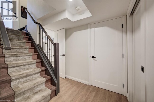 Photo du bâtiment - 111 Midland Dr