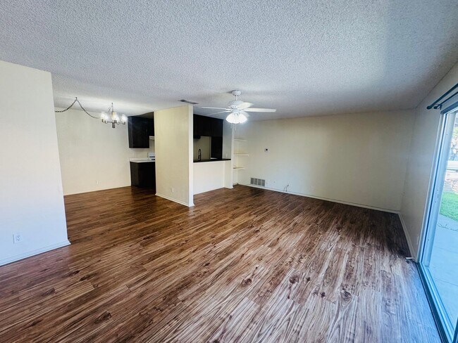 Foto del edificio - Simple, Stylish, and Ready for You!