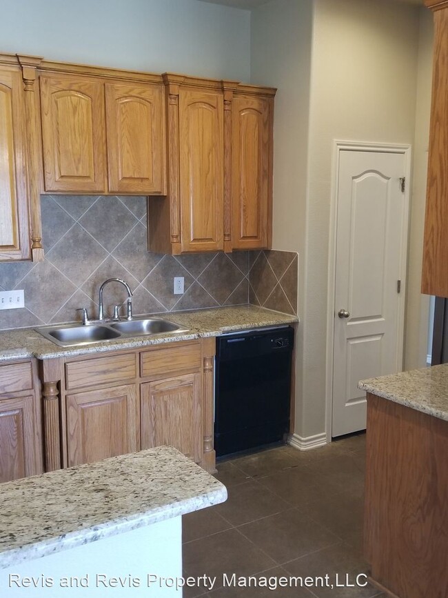 Building Photo - 3 br, 3 bath House - 215 TURTLE CREEK DR