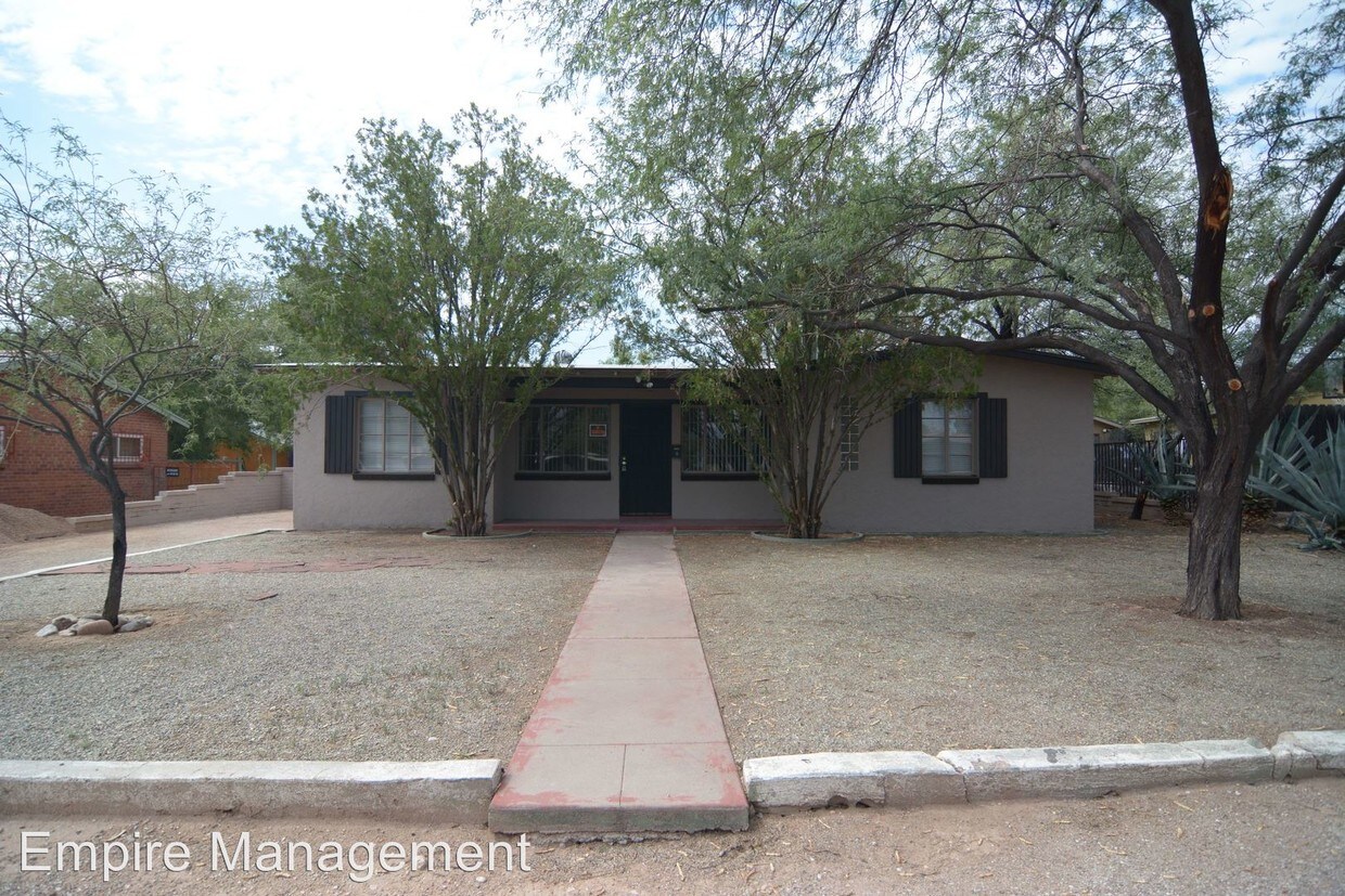 Primary Photo - 3 br, 1 bath House - 4202 E. 2nd St