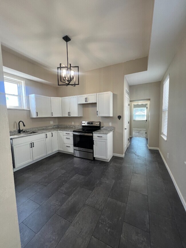 Foto del edificio - Updated 2-Bed Gem with Natural Light in the Heart of Covington