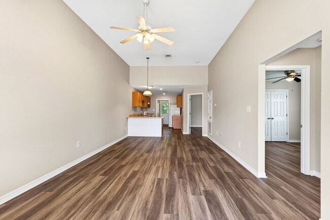 Building Photo - 15119 Deer Creek Dr