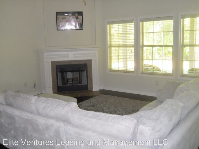 Foto del edificio - 4 br, 3.5 bath House - 6475 Woodbriar Lane