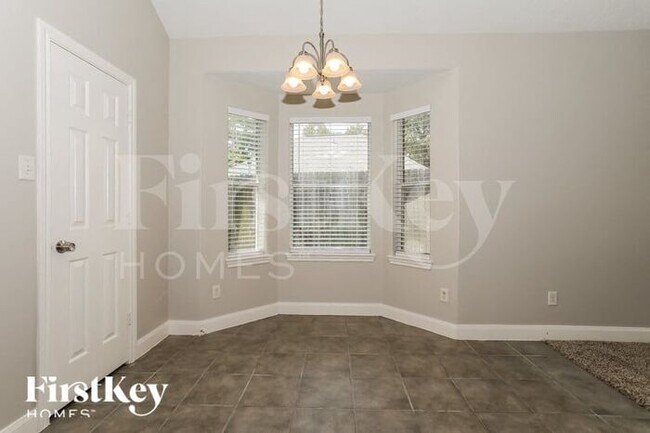Foto del edificio - 13626 Summer Hill Dr