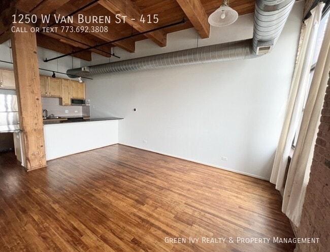 Building Photo - 1250 W Van Buren St
