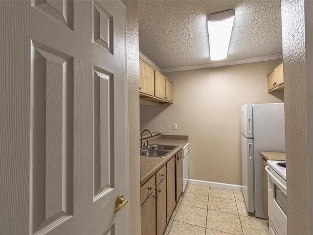 Foto del edificio - 2200 E Trinity Mls Rd