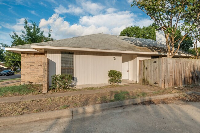 Building Photo - 620 Via Miramonte