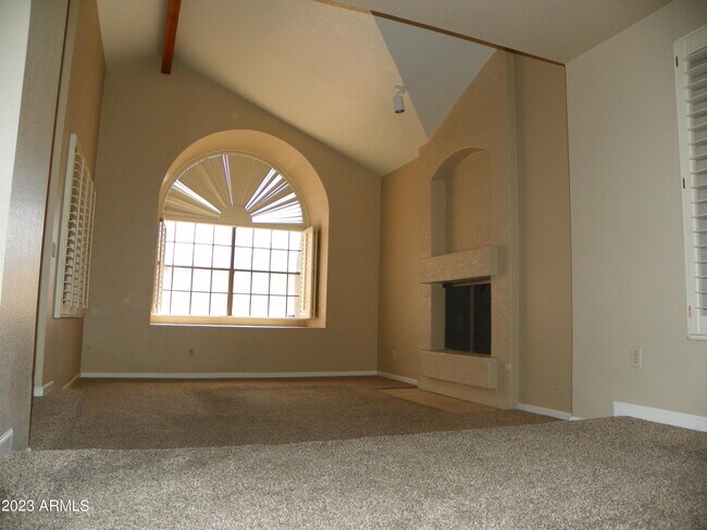 Foto del edificio - 7672 E Windrose Dr