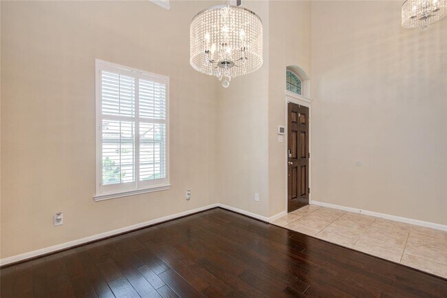 Building Photo - 6 Littlehill Cir