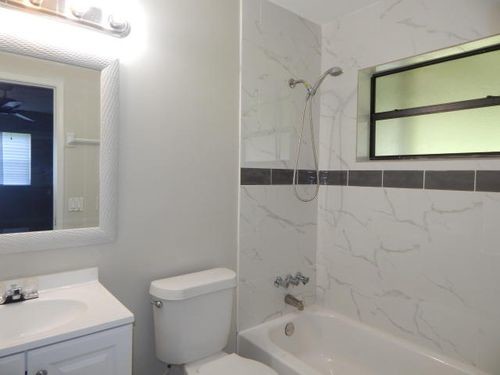 Foto del edificio - 5900 Barbados Way E