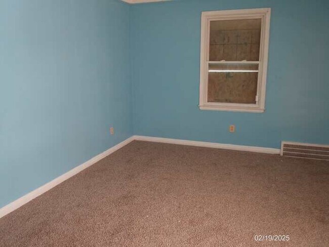 Building Photo - 15675 Lappin St