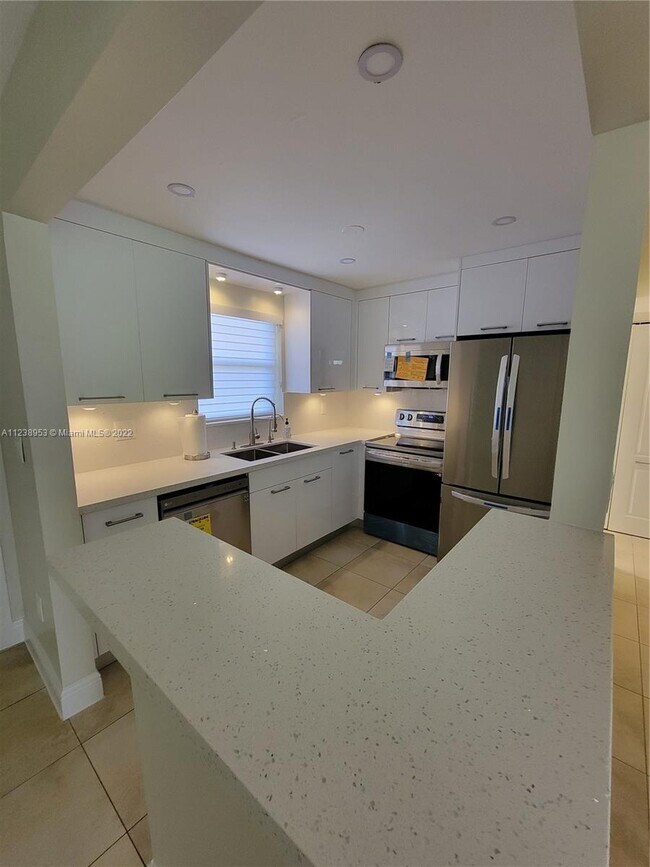 Foto del edificio - 9371 Fontainebleau Blvd