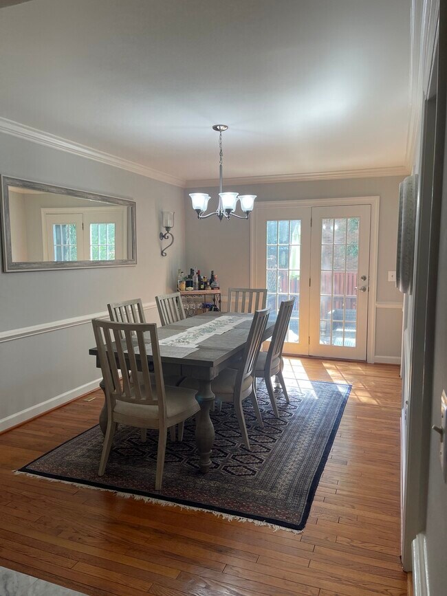 Dining Room - 2100 Bobbyber Dr