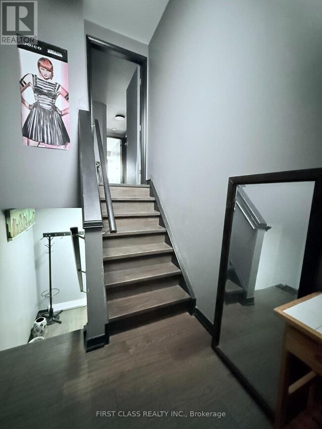 Building Photo - 2135 Dufferin St