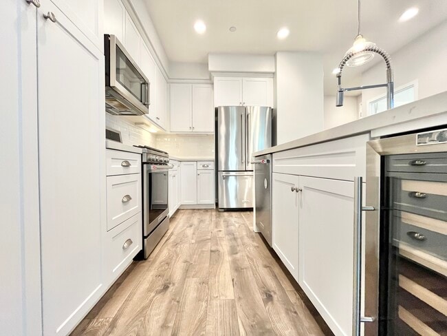 Building Photo - 7601 N Justice Way Van Nuys, CA 91405