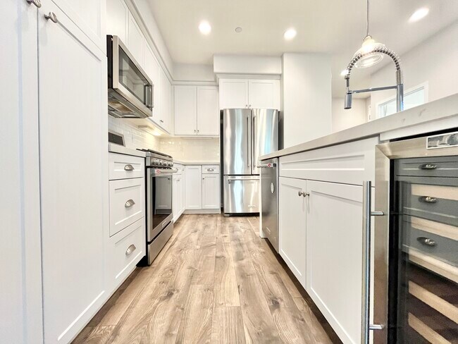 Foto del edificio - 7601 N Justice Way Van Nuys, CA 91405