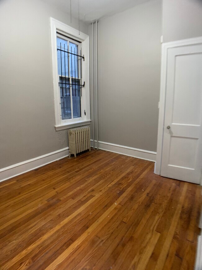 Bedroom - 403 S 40th St