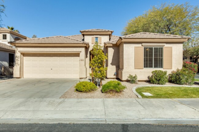 Building Photo - AVAILABLE EARLY APRIL: Gorgeous 3 Bedroom ...