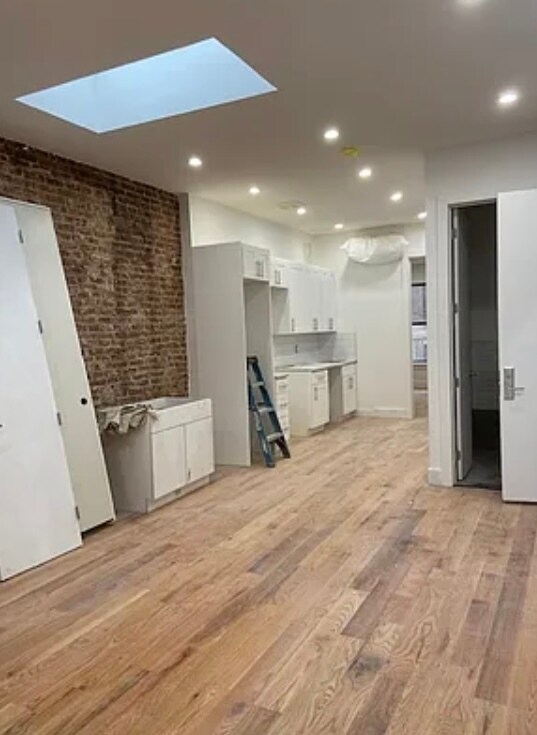 Building Photo - 294 Rogers Ave