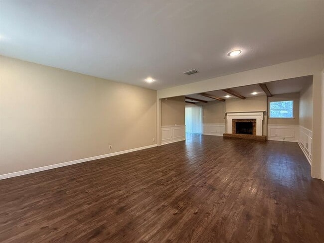 Building Photo - 5906 Mountainclimb Dr