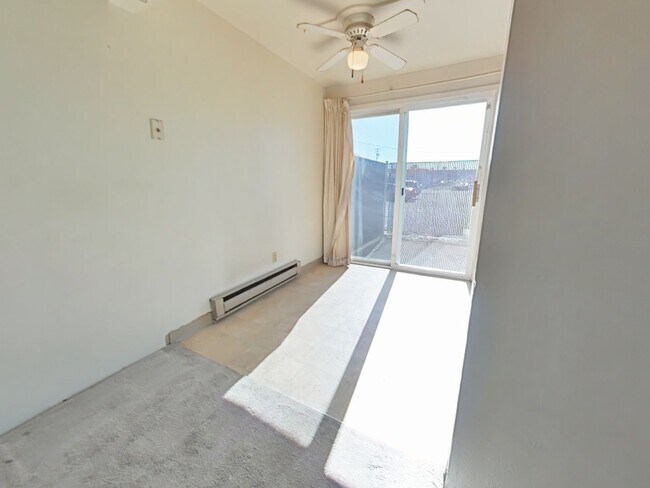 Foto del edificio - 2 Bedroom Townhouse ~ Centrally Located