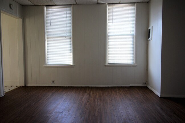 Foto del edificio - 6901-6903 Belair Rd
