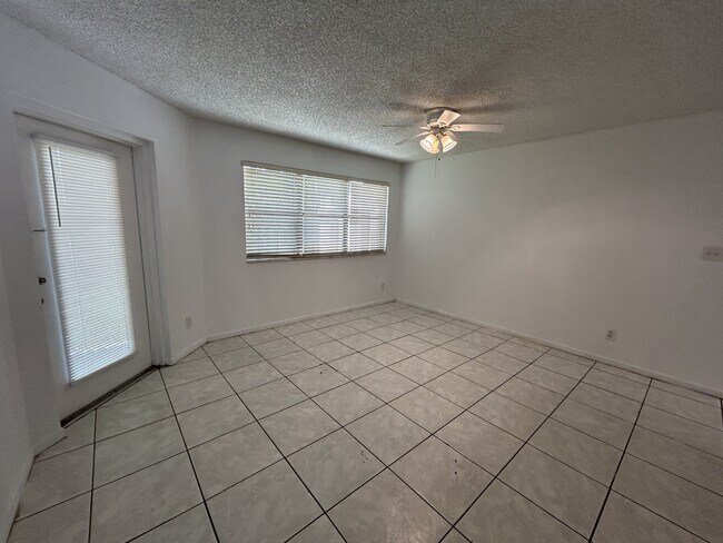 Foto del edificio - 620 S Park Rd