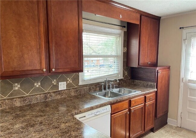 Foto del edificio - 604 Odom Dr