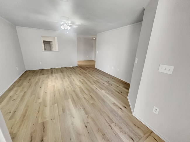 Building Photo - 511 N Brentwood Ave