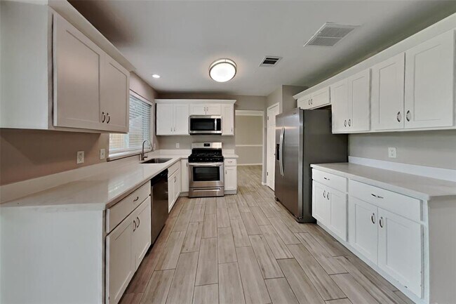 Building Photo - 9219 Palm Shores Dr
