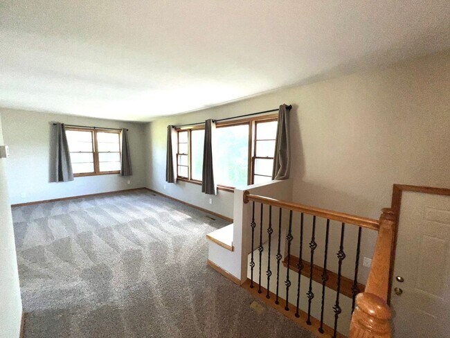 Building Photo - Spacious 3-bed, 2-bath Single Family Home!