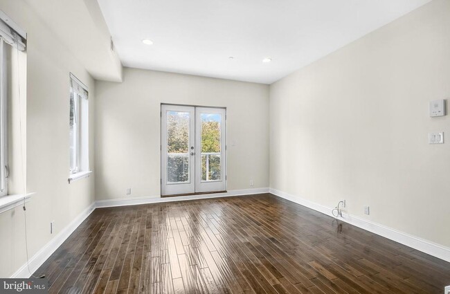 Building Photo - 2050 Frankford Ave
