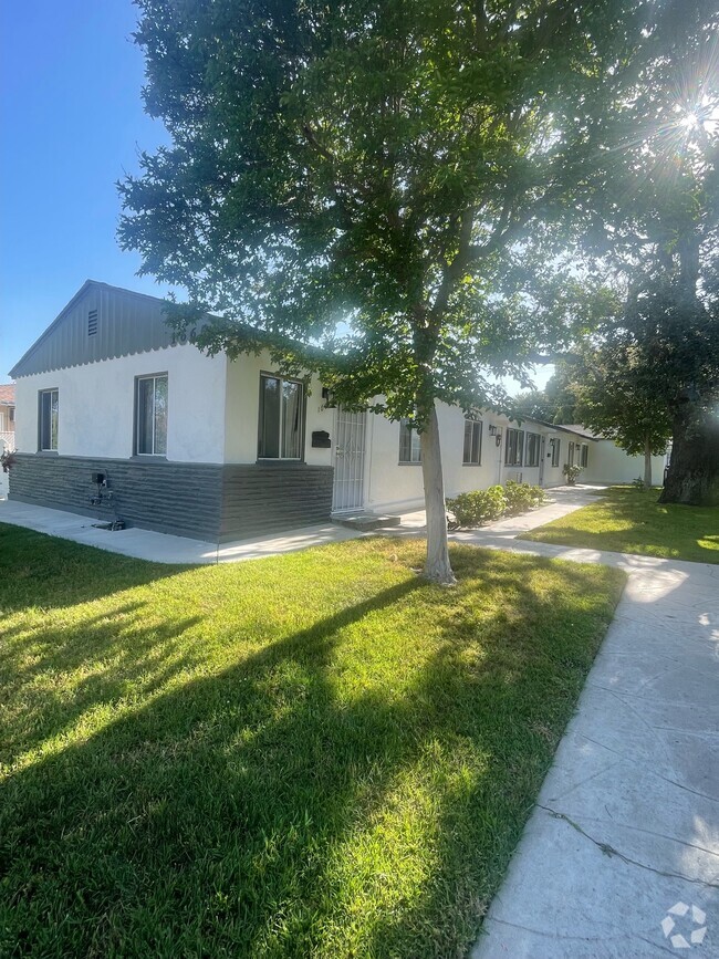 Building Photo - 1669 N Hollywood Way