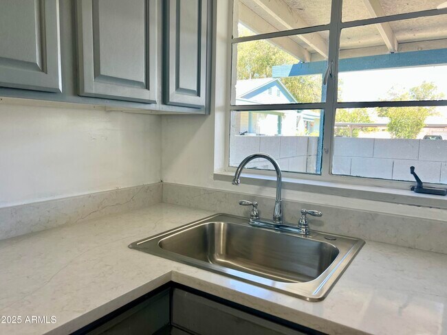 Foto del edificio - 2945 N 19th Ave