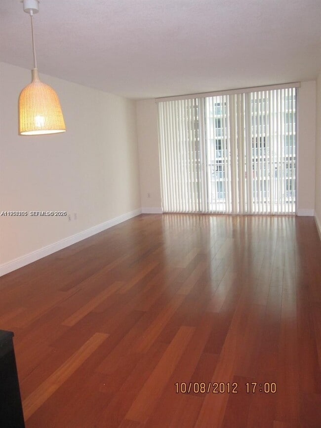 Building Photo - 1750 N Bayshore Dr