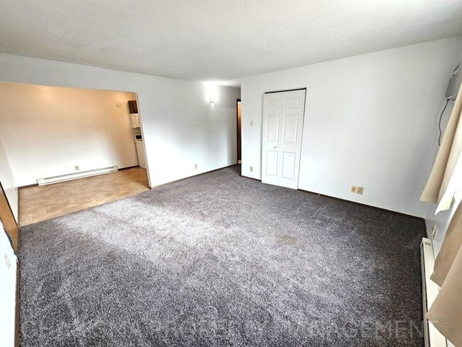 Building Photo - 2 BD, 1 BA in Garretson - Small Town Living Near Big City Amenities