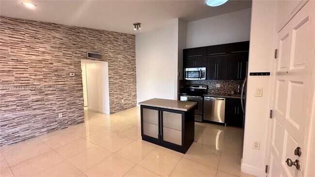 Foto del edificio - 4944 NW 102nd Ave
