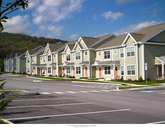 Building Photo - Highland Park