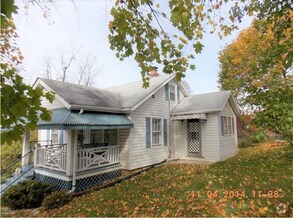 Building Photo - 115 5th St SE