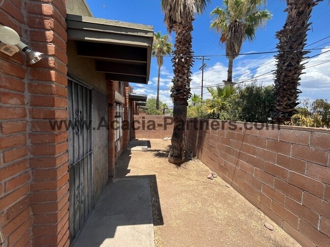 Foto del edificio - 2BD 2BA Duplex in Sam Hughes