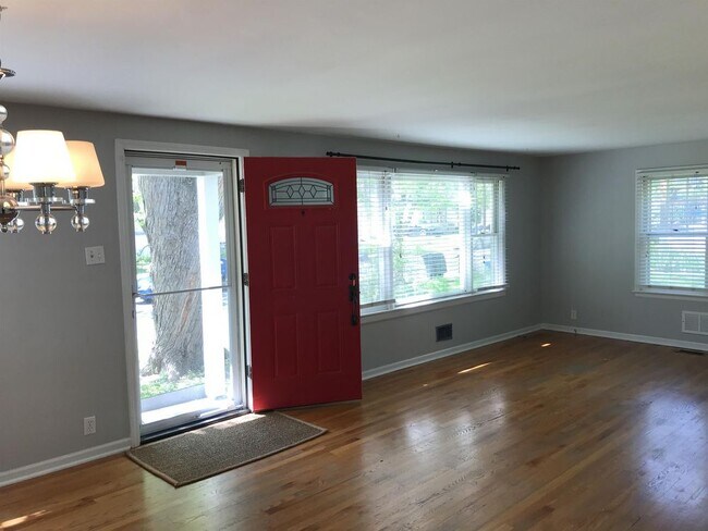 Building Photo - 4445 Cambridge Street