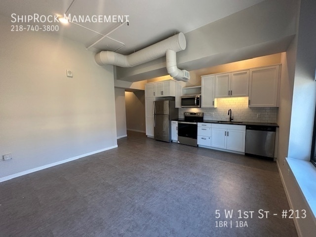 Building Photo - 5 W 1st St