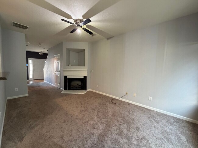 Family Room - 2807 Snapfinger Mnr