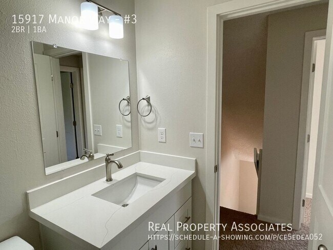 Building Photo - NEWLY REMODELED Modern & Spacious 2 Bedroo...