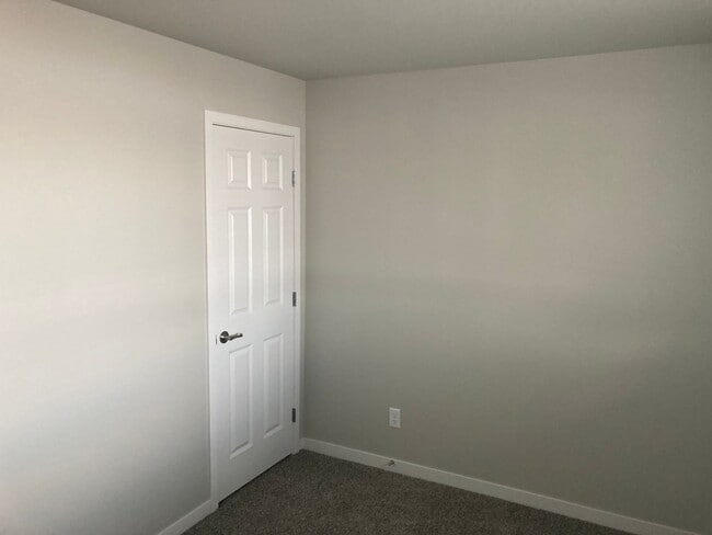 Building Photo - 3 Bed 3 Bath Townhome