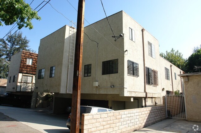 Building Photo - 5729 Hazeltine Ave