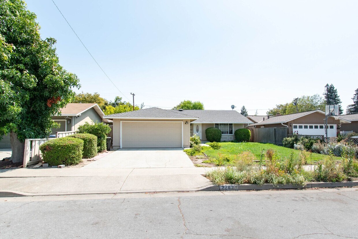 Primary Photo - Beautiful hardwood floors! Great Neighborh...