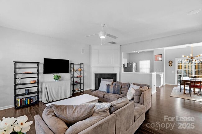 Building Photo - 3213 Mannington Dr