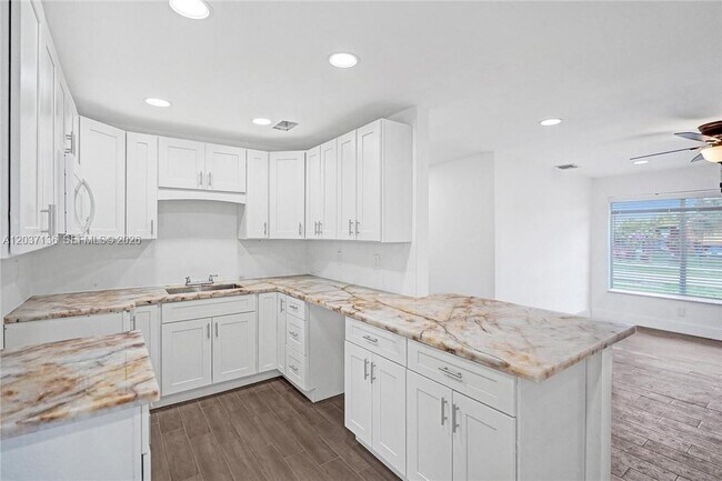 Foto del edificio - 5701 SW 37th St