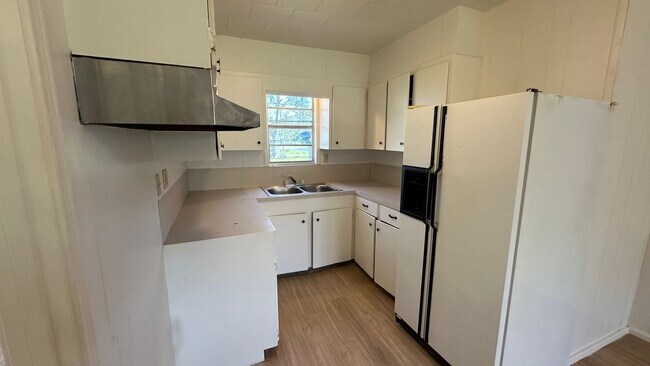 Foto del edificio - 2 bedroom, 1 bathroom Apartment Available ...